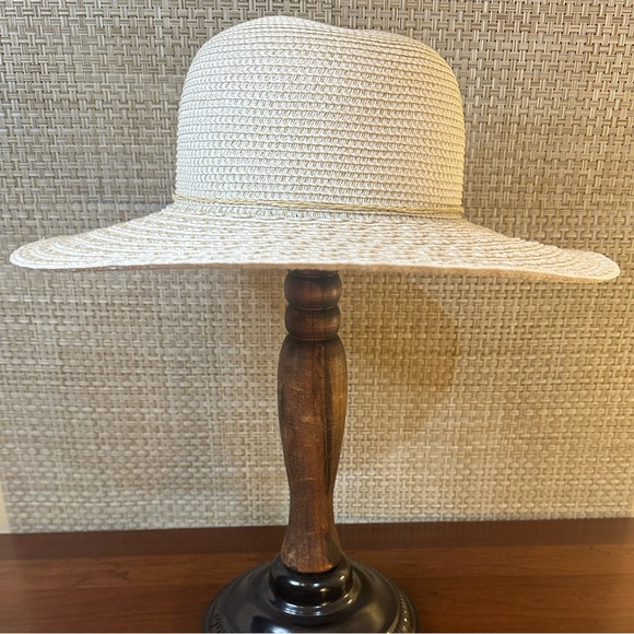🌟HP🌟VTG 2000s Textured Cream Wide Brim Paper Straw Hat by Nine West - Picture 1 of 13
